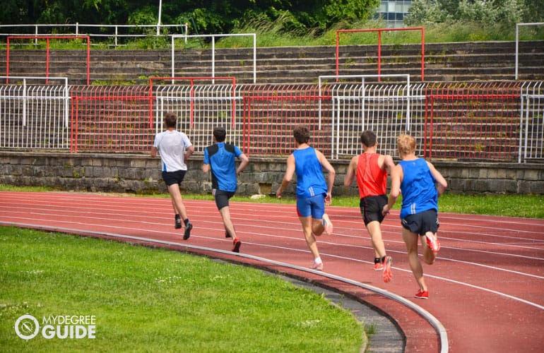 runners running on race track