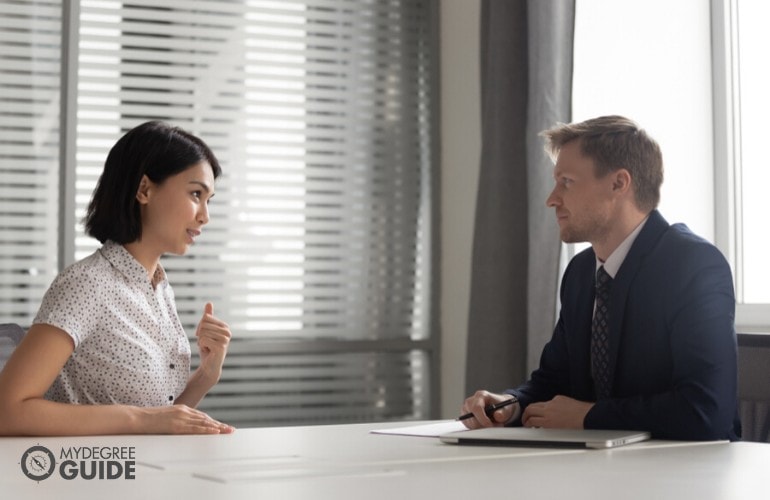 human resource manager talking to a job applicant