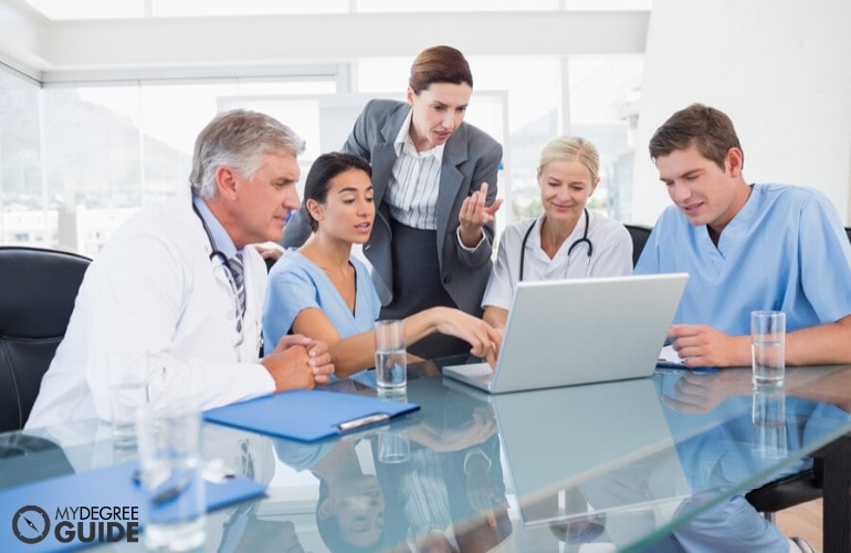 healthcare administrator discussing to medical doctors during a meeting